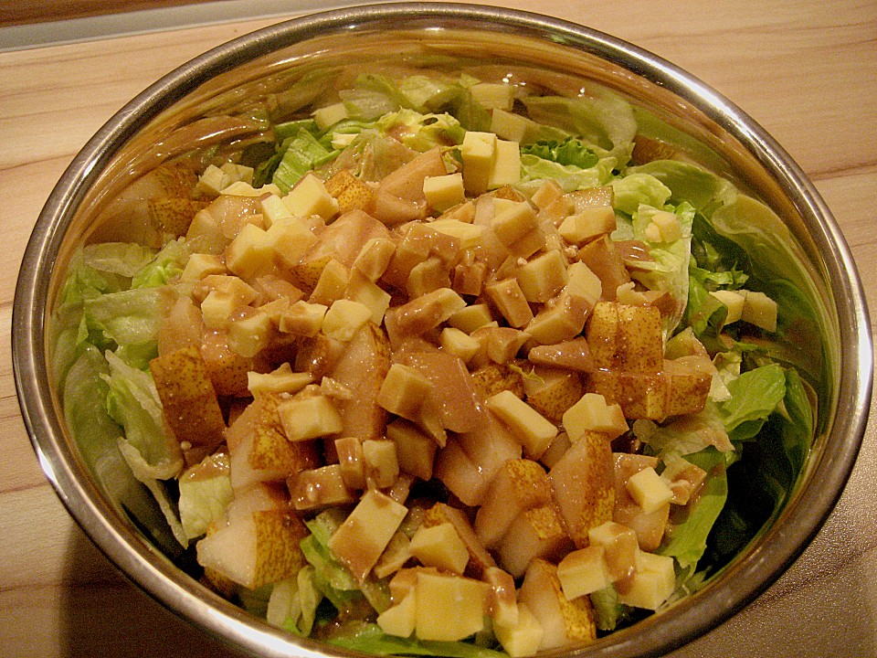 Herbstlicher Salat mit Birnen und Käse (Rezept mit Bild) | Chefkoch.de