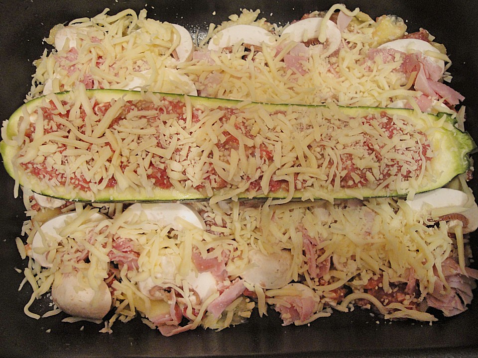 Zucchini gefüllt mit Hackfleisch und Käse überbacken von UweL | Chefkoch.de