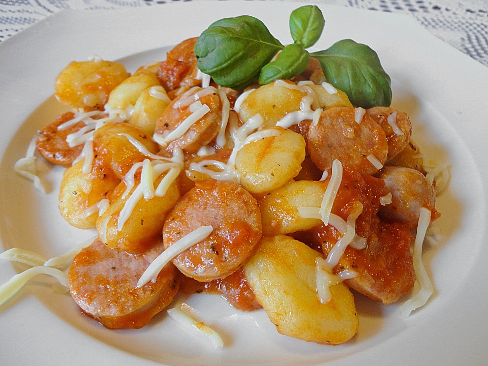 Gnocchi mit Bratwurstbällchen in Tomatensauce von käsespätzle | Chefkoch.de