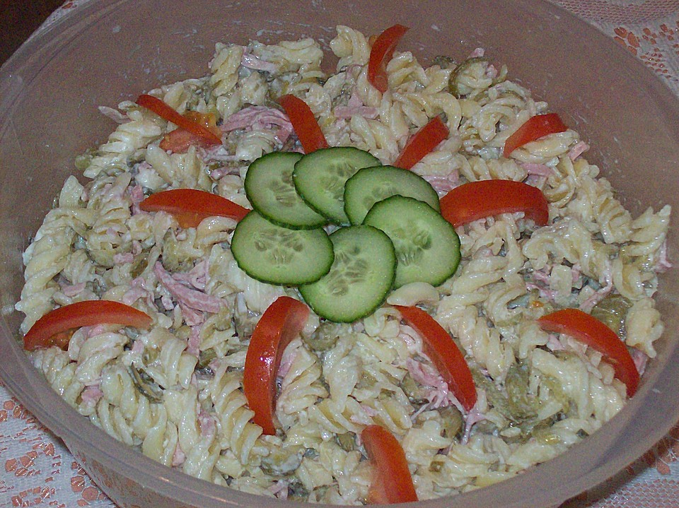 Party - Nudelsalat mit Fleischwurst, Gurke und Tomaten von Lammhaxe ...