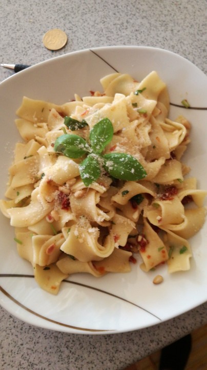 Spaghetti mit getrockneten Tomaten von SteffyPeter | Chefkoch.de