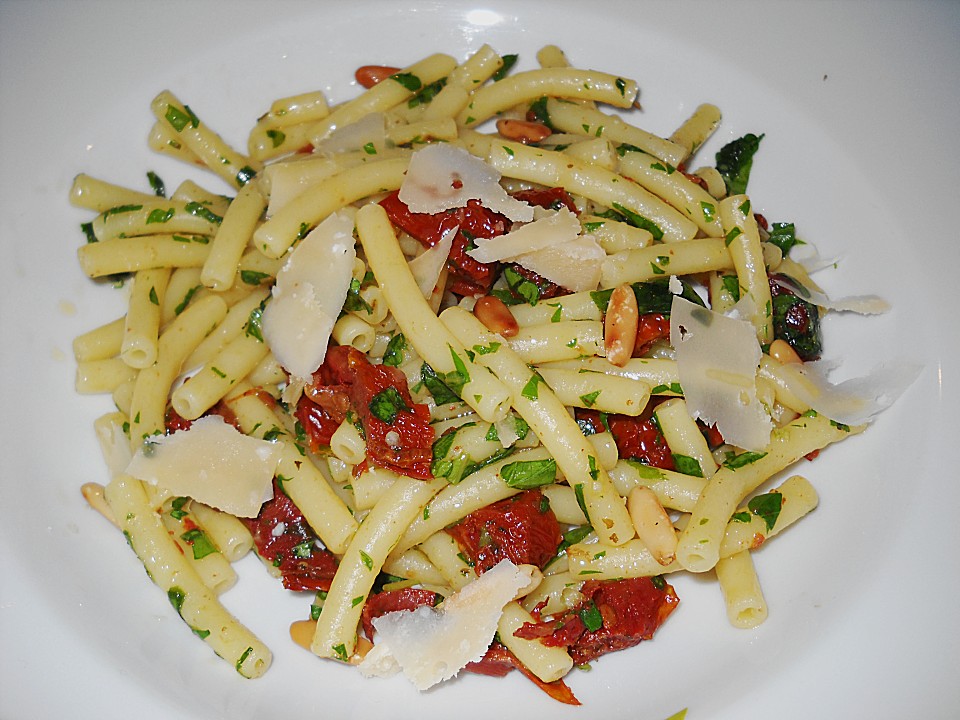 Spaghetti mit getrockneten Tomaten von SteffyPeter | Chefkoch.de