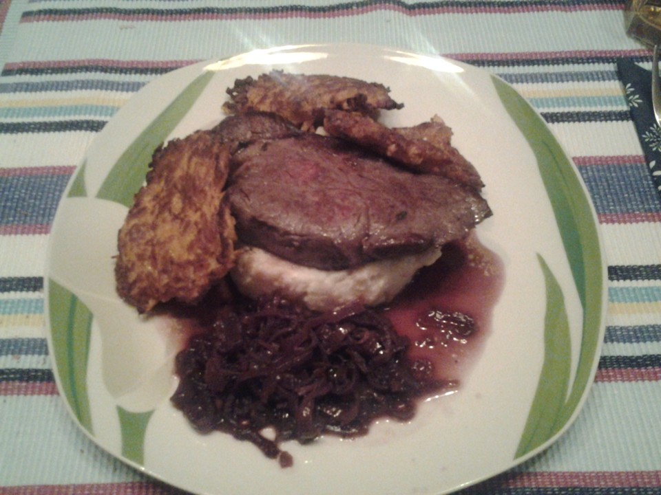 Rinderfilet in Rotweinsoße mit Selleriepüree und Rösti von chefkoch ...