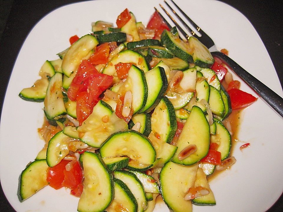 Zucchinisalat mit Salami von baerbelchen | Chefkoch.de