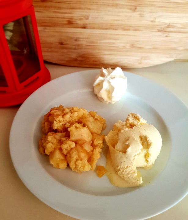 Apfel Crumble mit Vanilleeis von emeyer5 | Chefkoch.de