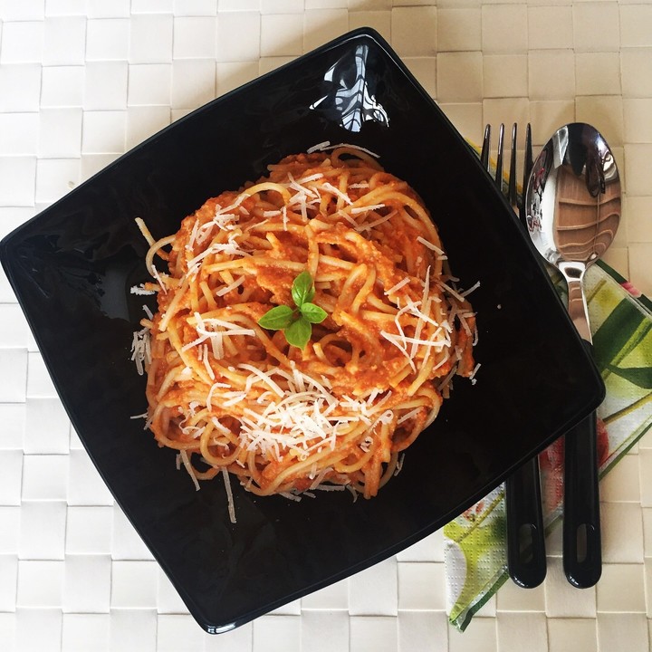 Spaghetti mit Tomaten-Pesto von Michi_18 | Chefkoch.de Spaghetti mit Tomaten-Pesto von Michi_18 | Chefkoch.de