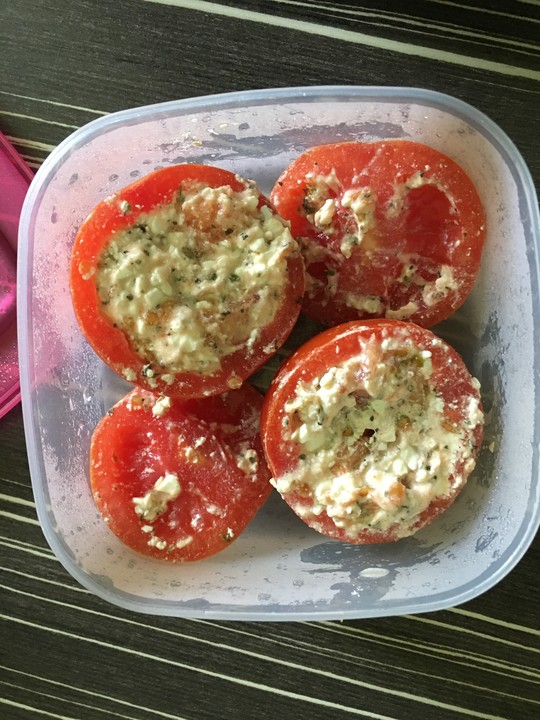 Gefüllte Tomaten mit Schafskäse von Küchenwiesel | Chefkoch.de