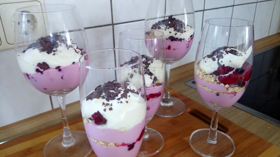 Joghurt - Beeren - Dessert - Ein raffiniertes Rezept | Chefkoch.de