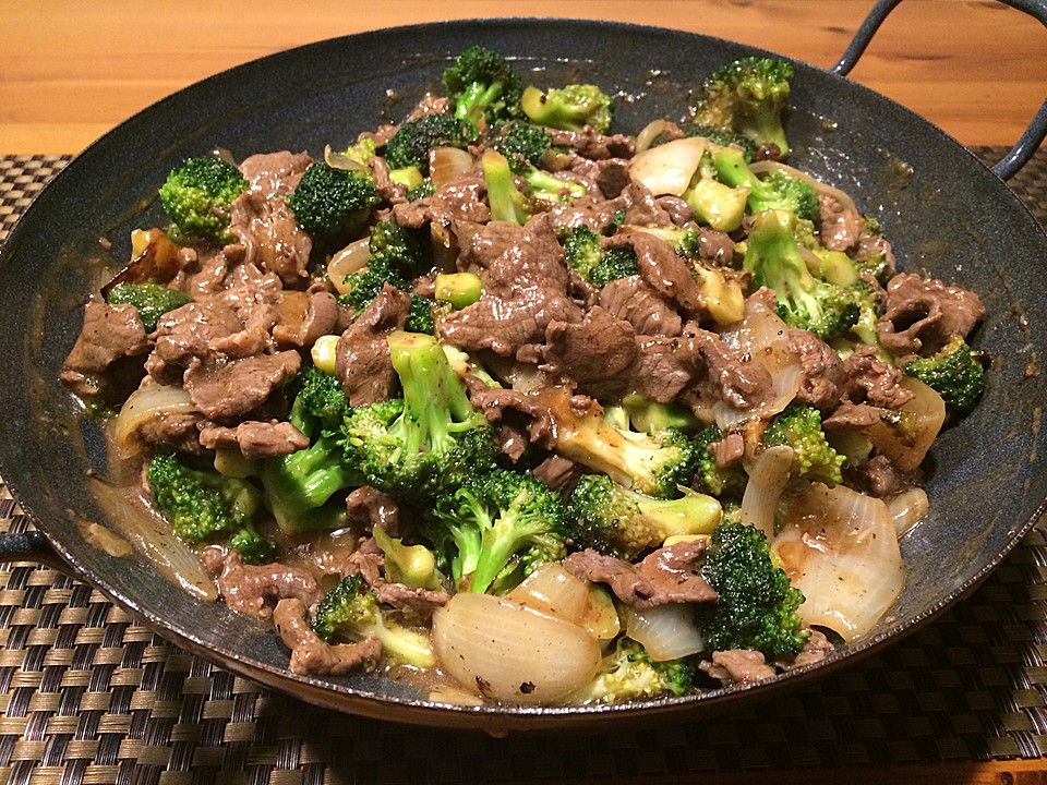Asiatische Rindfleisch - Brokkoli - Pfanne von hobbykoechin81 | Chefkoch.de