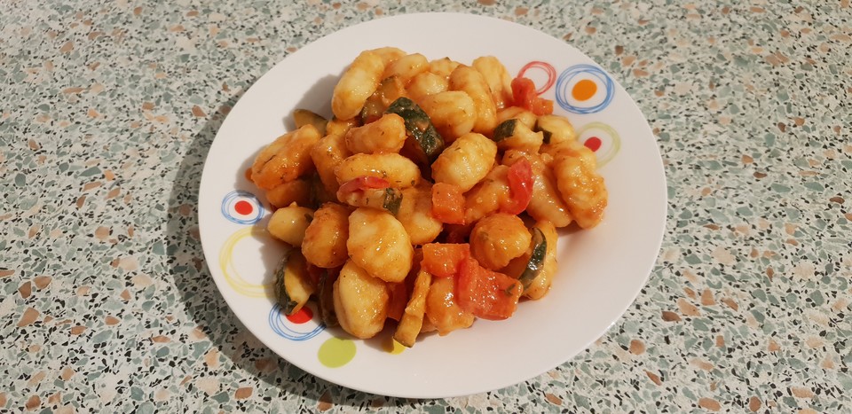 Gnocchi-Salat mit Zucchini und Paprika von TortillaGirl | Chefkoch.de