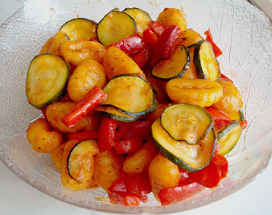 Gnocchi-Salat mit Zucchini und Paprika von TortillaGirl | Chefkoch.de