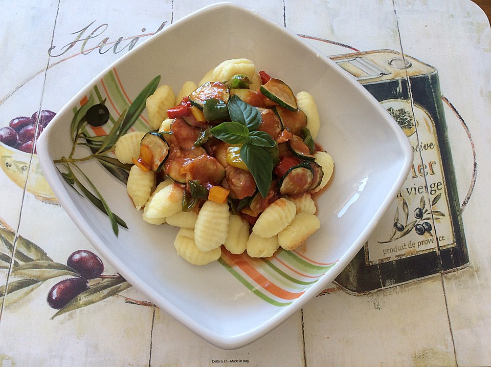 Gnocchi-Salat mit Zucchini und Paprika von TortillaGirl | Chefkoch.de