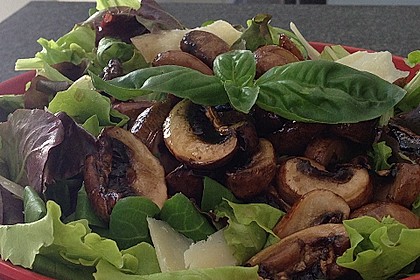 Salat mit Honigchampignons 8