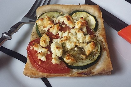 Blätterteig mit Tomate, Zucchini und Feta 2