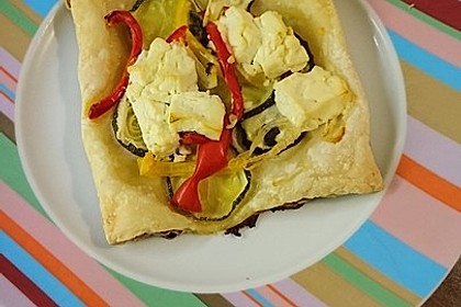 Blätterteig mit Tomate, Zucchini und Feta 7