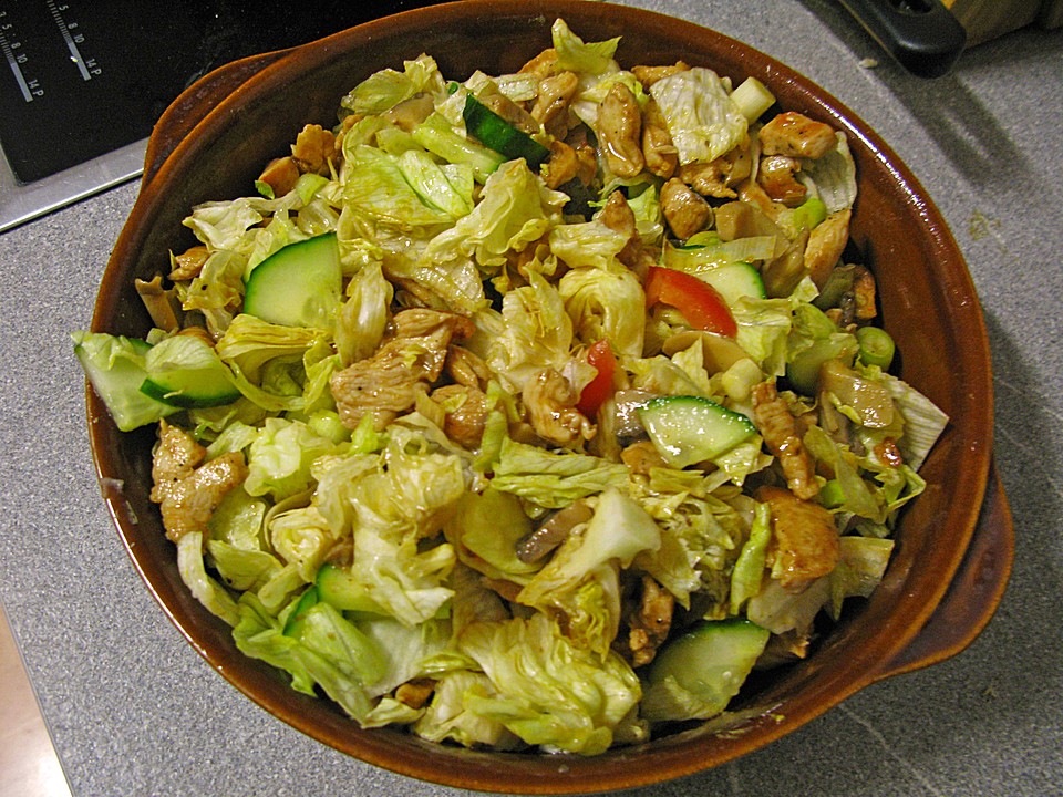 Bunter Salat mit Hähnchenbruststreifen von rosenfee | Chefkoch.de