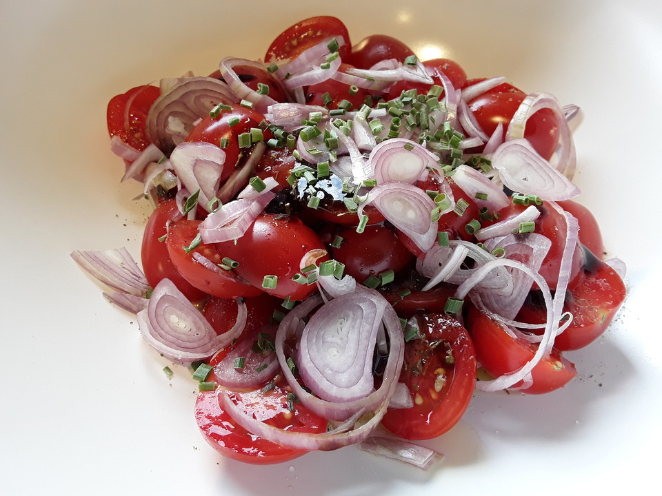 Tomaten - Zwiebel - Salat von tartuffo | Chefkoch.de