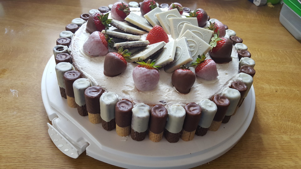 Schnelle Erdbeer - Sahne - Torte von chrisi83 | Chefkoch.de