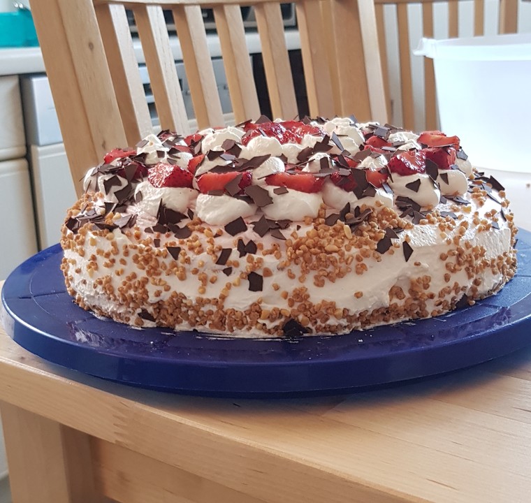 Schnelle Erdbeer - Sahne - Torte von chrisi83 | Chefkoch.de