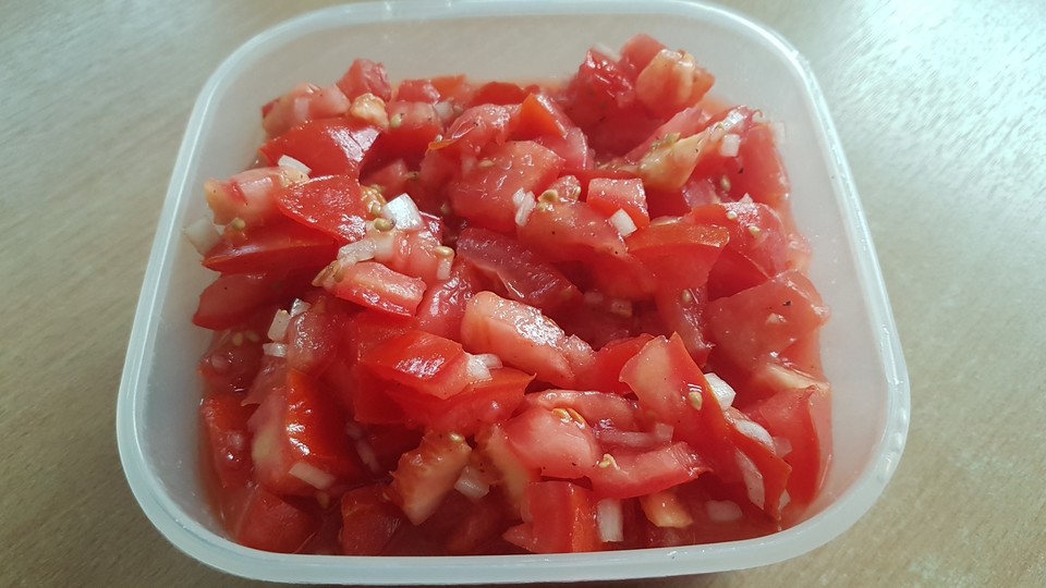 Einfacher Tomatensalat von meladori_magpie | Chefkoch.de