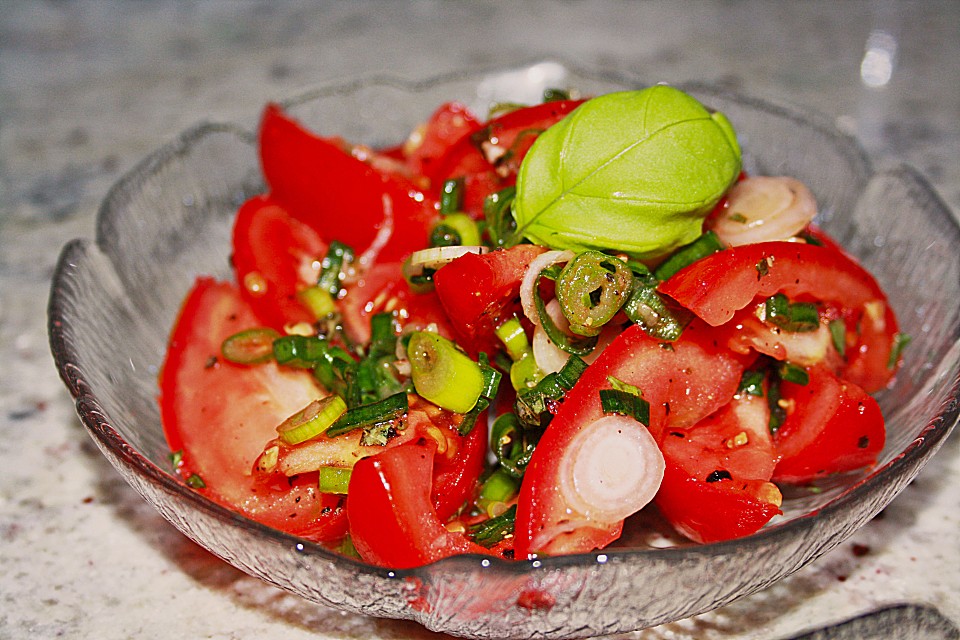 Einfacher Tomatensalat von meladori_magpie | Chefkoch.de