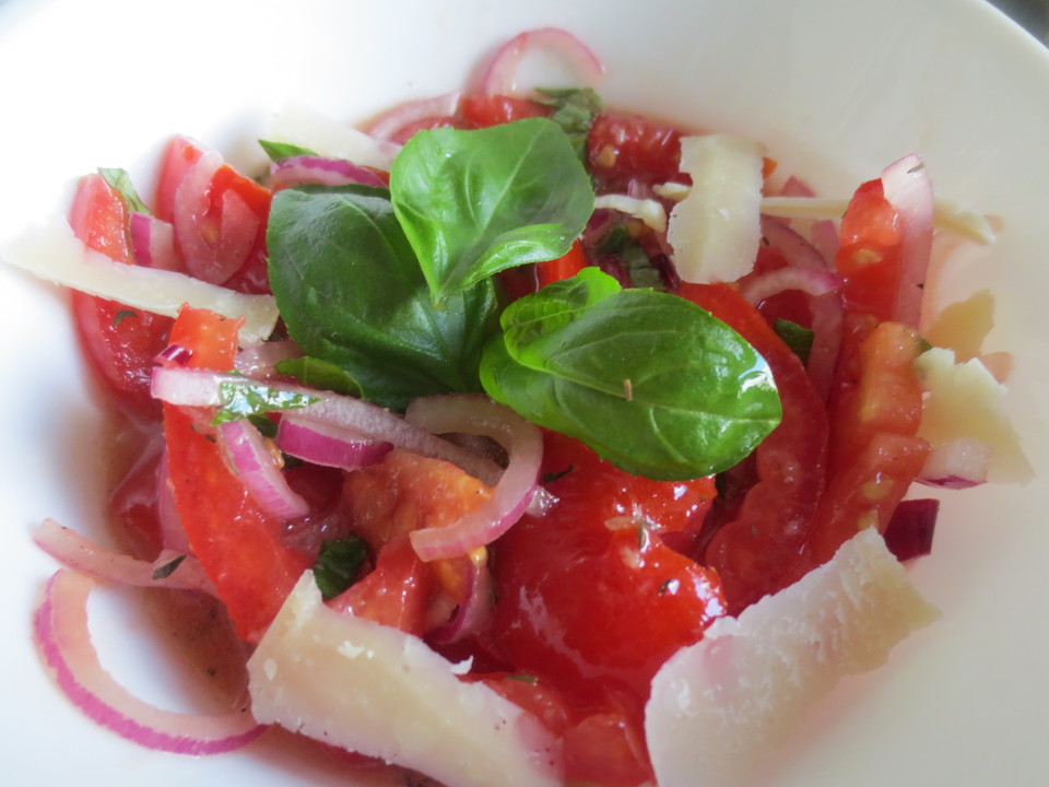 Einfacher Tomatensalat von meladori_magpie | Chefkoch.de