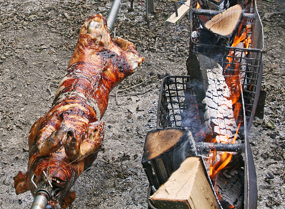 Gefülltes Spanferkel vom Holzfeuergrill von lumpei | Chefkoch.de