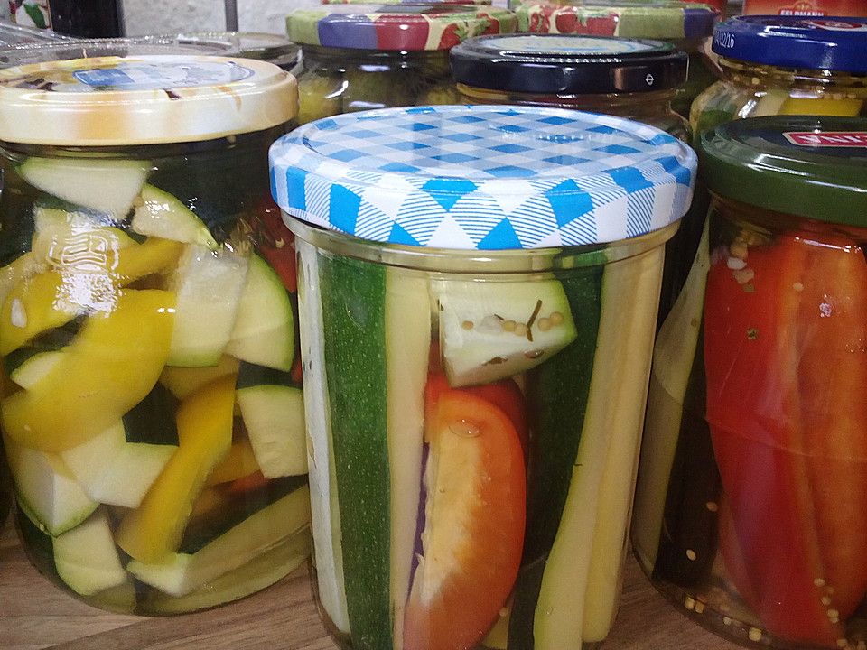 Süß - sauer eingelegte Zucchini von guggi1 | Chefkoch.de