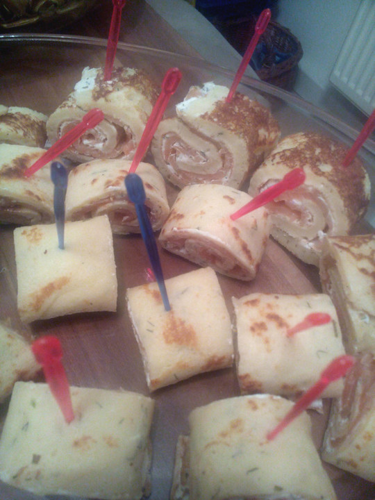 Lachs - Pfannkuchen - Röllchen von verenaschubert | Chefkoch.de Lachs - Pfannkuchen - Röllchen von verenaschubert | Chefkoch.de