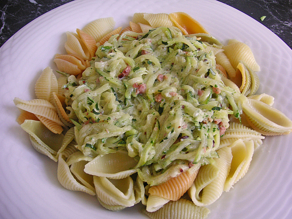 Penne mit Zucchini - Speck - Sauce von ReneBgt | Chefkoch.de