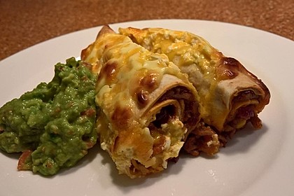 Überbackene Enchiladas mit Avocado-Dip