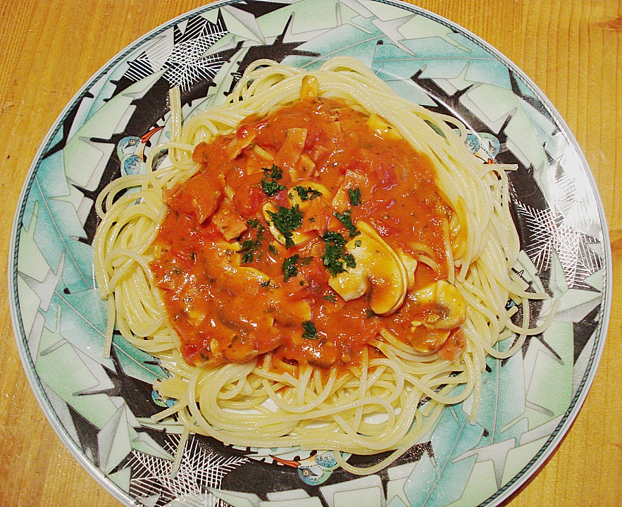 Spaghetti mit feiner Tomaten - Schinken - Sahne - Soße von zwergenmuomi ...