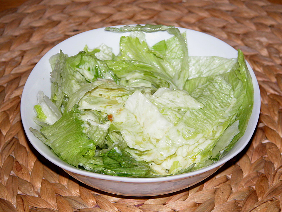 Eisbergsalat mit Knoblauch - Sahne - Dressing von Tickerix | Chefkoch.de