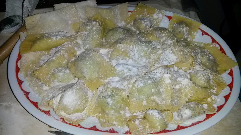 Ravioli, gefüllt mit Mozzarella, getrockneten Tomaten und Rucola von ...