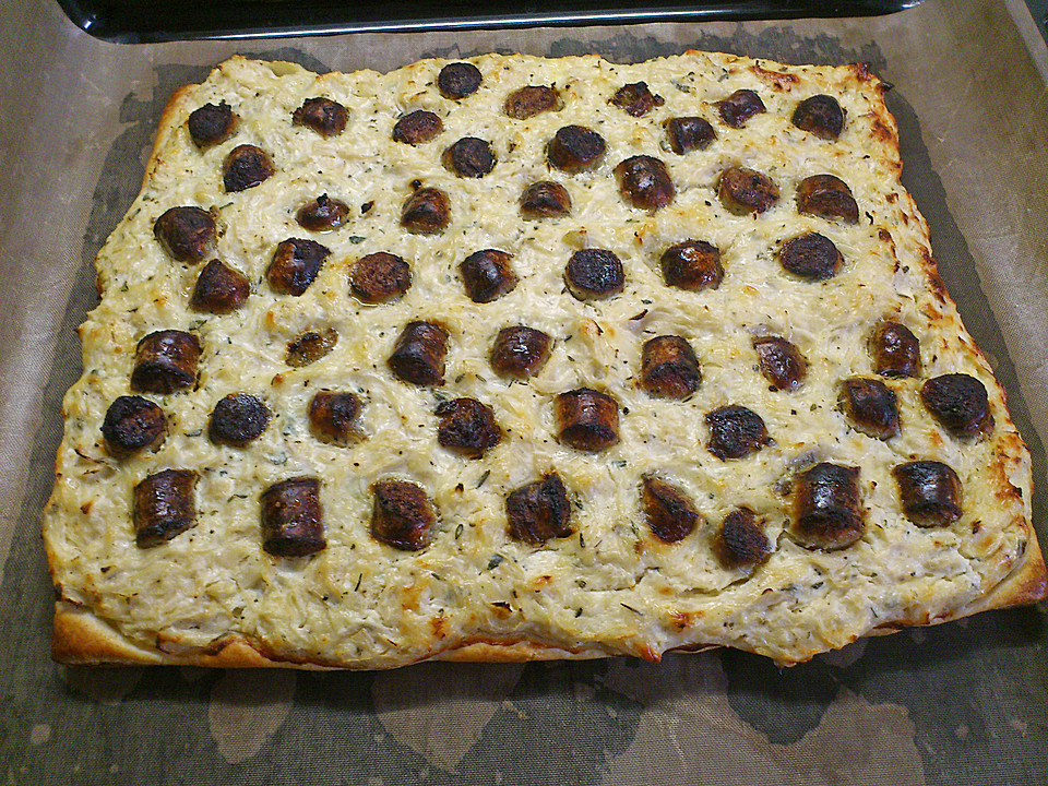 Nürnberger Bratwurst Sauerkraut Pizza aus Blätterteig von hexxana