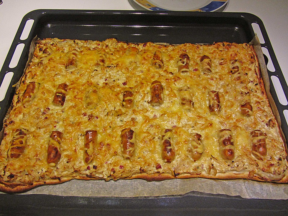 Nürnberger Bratwurst - Sauerkraut - Pizza aus Blätterteig ...