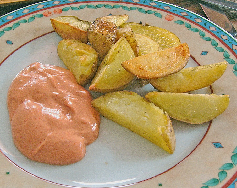 Potatoe Wedges mit Paprika-Frischkäse-Dip von fruehstuecksei | Chefkoch.de