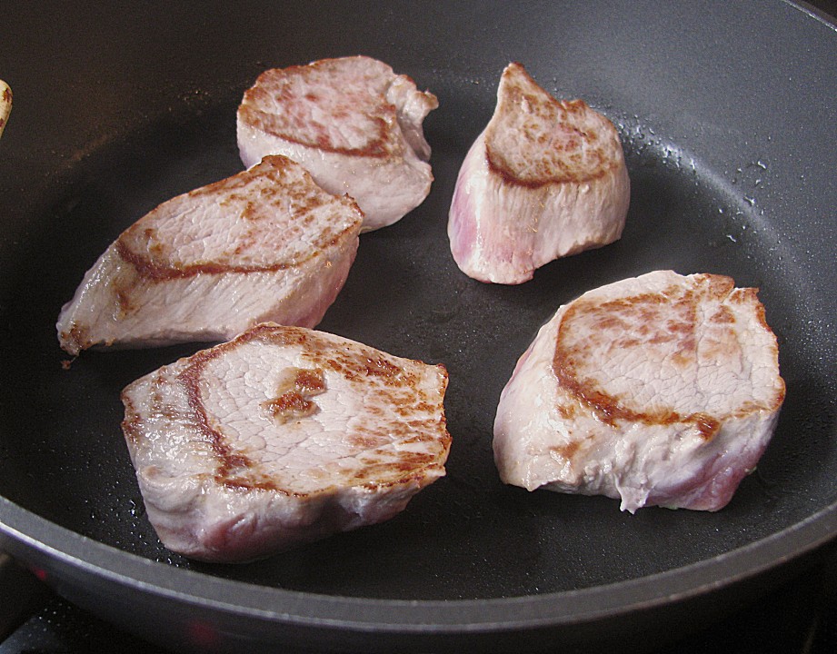 Schweinefilet in Cognac - Peffer - Sauce mit Kartoffelplätzchen von ...