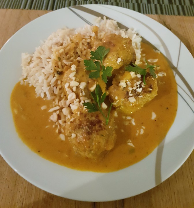 Erdnuss - Hack - Bällchen in Currysauce von ellmi1505 | Chefkoch.de