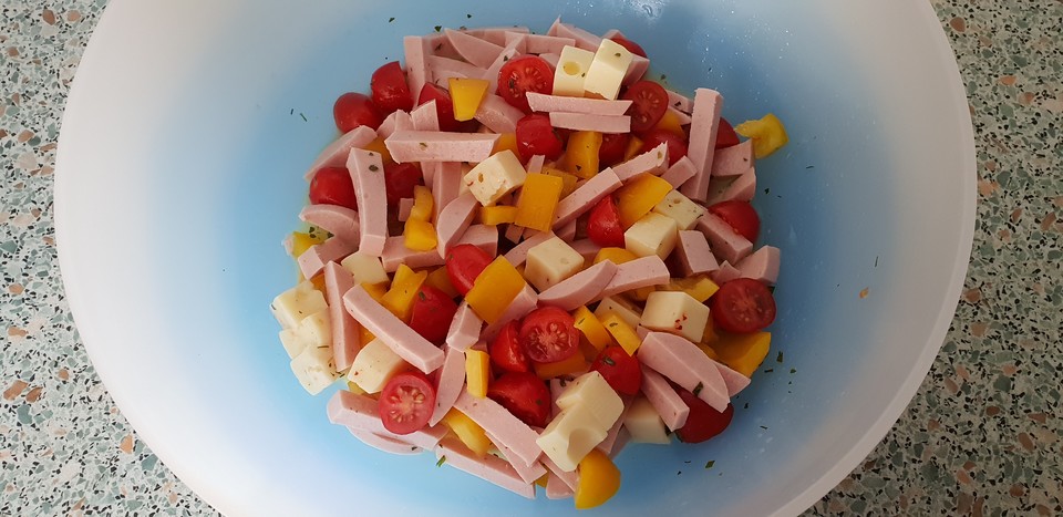 Pikanter Paprika - Käse - Wurst - Salat von Mutti79 | Chefkoch.de
