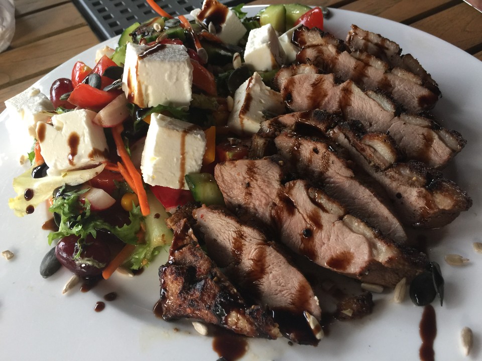 Entenbrust auf buntem Salat von schrat | Chefkoch.de