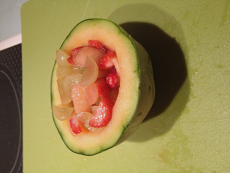 Melone, gefüllt mit Erdbeer - Melonen - Salat | Chefkoch.de