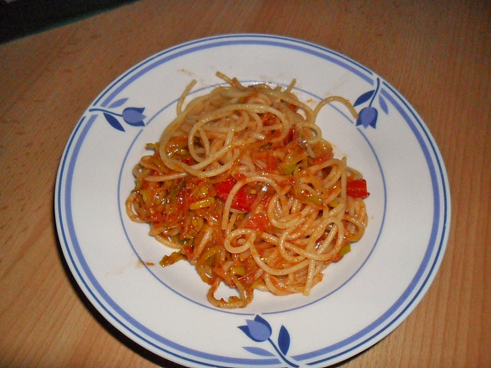 Knoblauch-Spaghetti mit Lauch und Tomate von hauki | Chefkoch.de