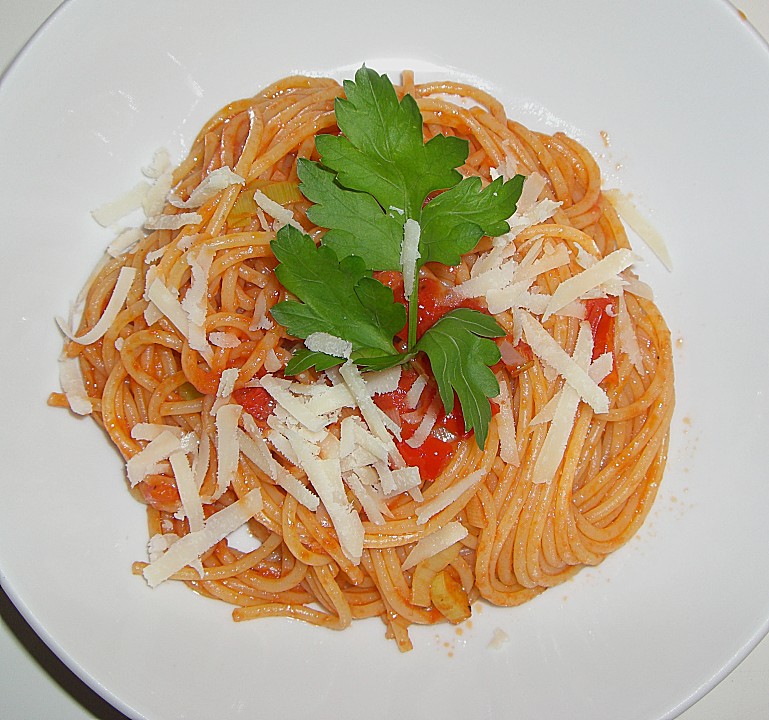 Knoblauch-Spaghetti mit Lauch und Tomate von hauki | Chefkoch.de