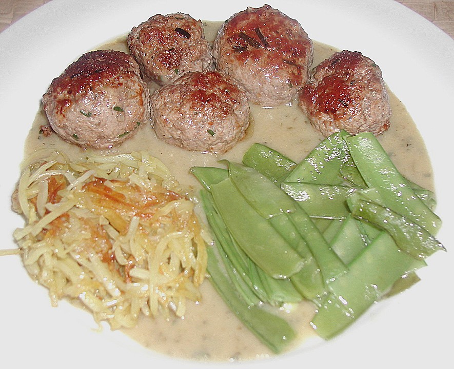Frikadellen im Zwiebel - Rosmarin - Saucenspiegel mit Zuckerschoten und ...