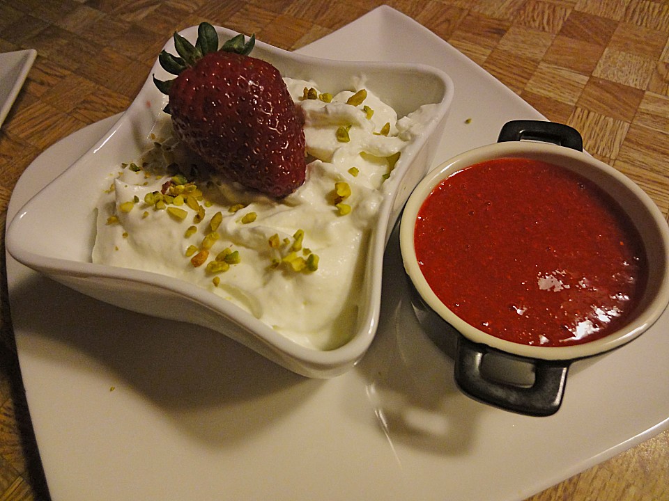 Joghurt - Limetten - Creme mit Erdbeermark von toschitje | Chefkoch.de
