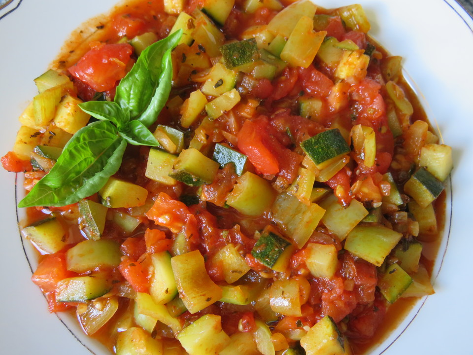 Gemüsesoße mit Zucchini, Paprika und Tomate von sonnenschweif | Chefkoch.de