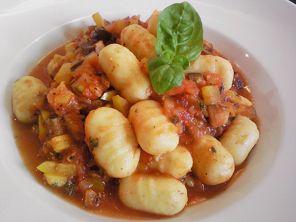 Gnocchi Mit Auberginen - Paprika - Tomaten - Sauce Von Bellenoir15 ...