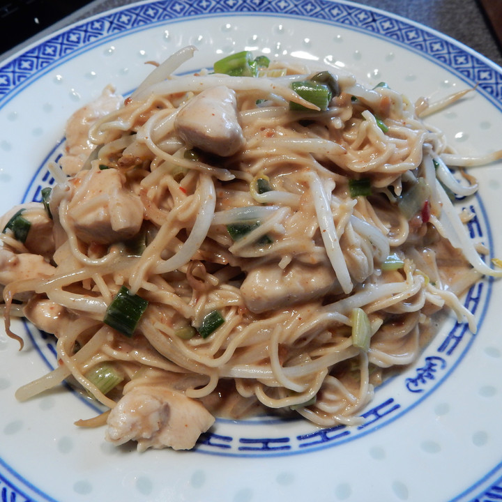 Wok - Nudeln mit Hähnchenbrust und Erdnusssauce von Schmaula | Chefkoch.de