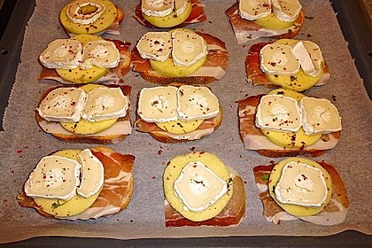 Gudruns Apfel - Speck - Ziegenkäse Türmchen mit Honig und Thymian 52